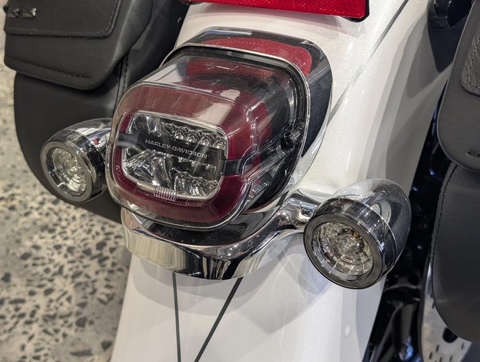 2025 Harley-Davidson Heritage Classic 117 (FLHC) Softail White