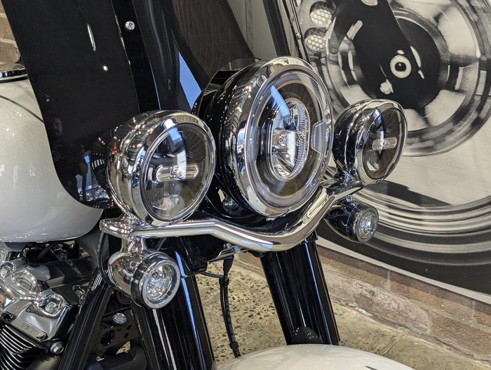 2025 Harley-Davidson Heritage Classic 117 (FLHC) Softail White