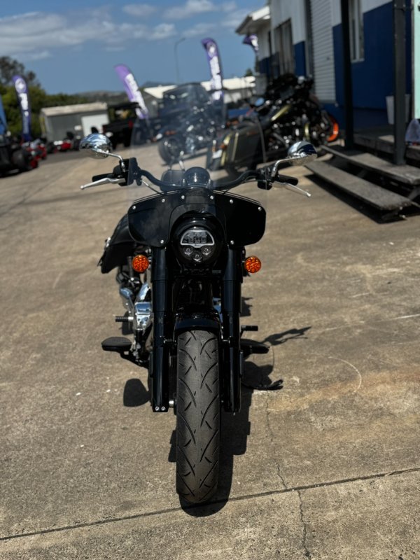 2022 Indian SUPER CHIEF LIMITED BLACK METALLIC BLACK METALLIC