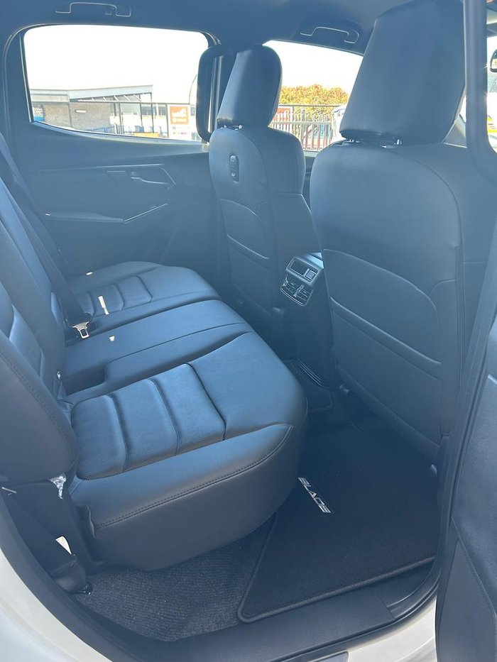 2025 Isuzu D-MAX BLADE