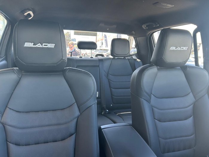 2025 Isuzu D-MAX BLADE