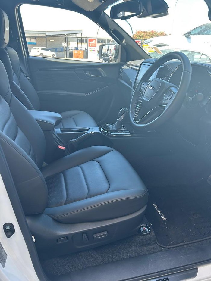 2025 Isuzu D-MAX BLADE