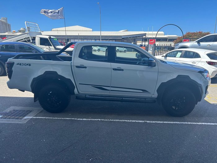 2025 Isuzu D-MAX BLADE