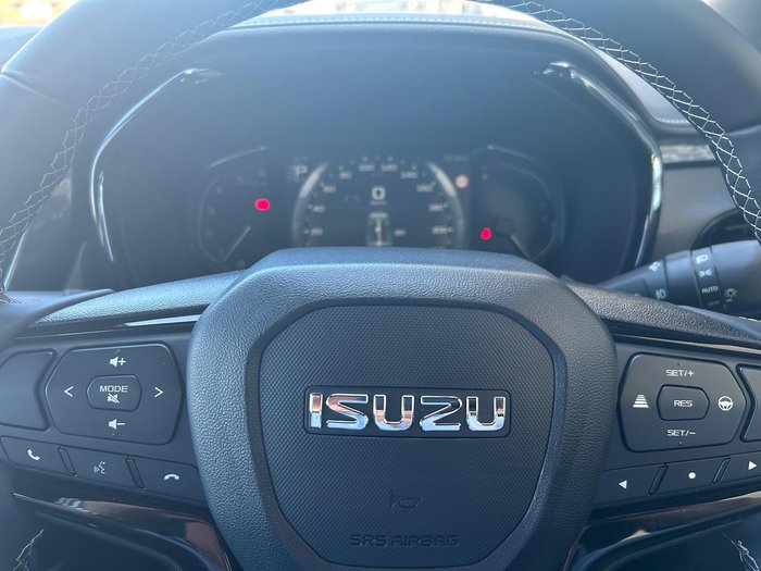 2025 Isuzu D-MAX BLADE