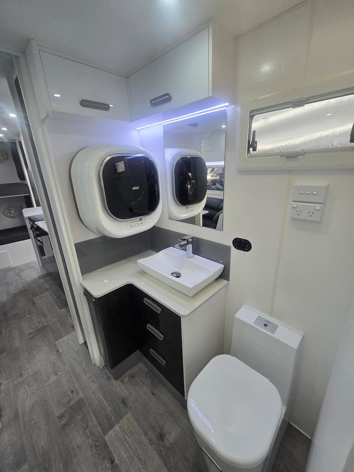 2021 New Age Caravans Big Red