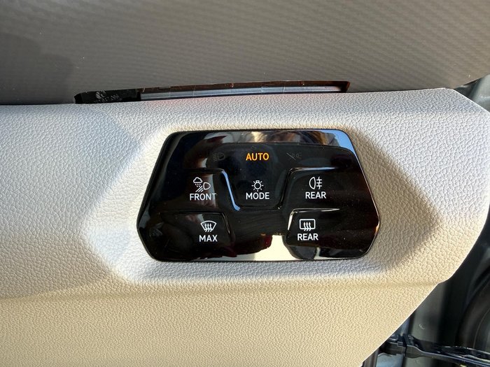 2025 Volkswagen Multivan TDI360 Life