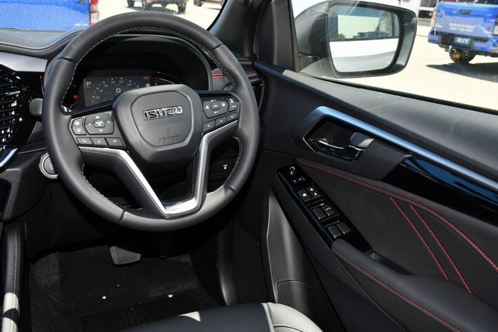 2025 Isuzu MU-X X-TERRAIN