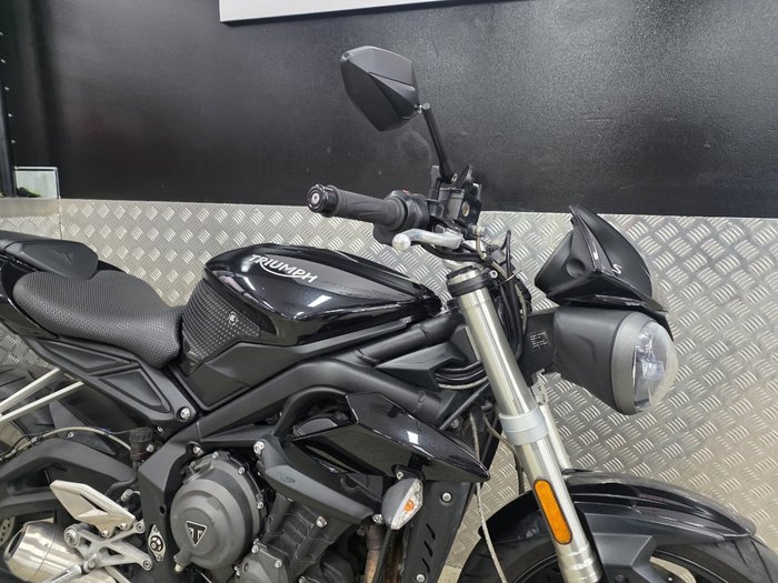 2019 Triumph STREET TRIPLE S 660 LAMS BLACK