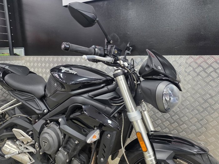 2019 Triumph STREET TRIPLE S 660 LAMS BLACK