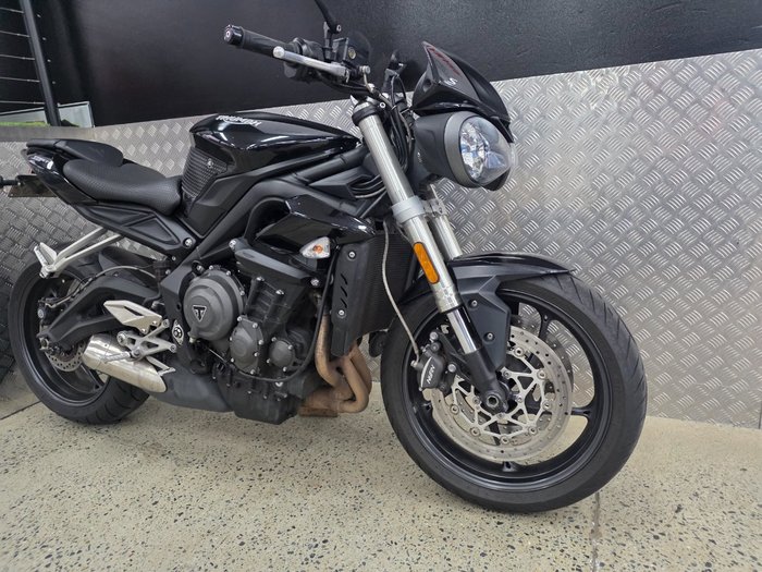 2019 Triumph STREET TRIPLE S 660 LAMS BLACK