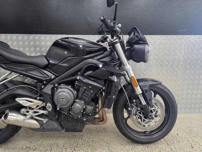 2019 Triumph STREET TRIPLE S 660 LAMS BLACK