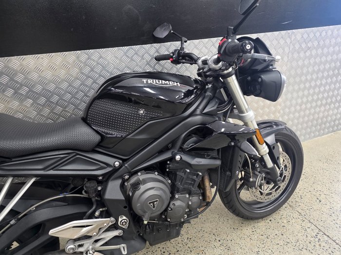 2019 Triumph STREET TRIPLE S 660 LAMS BLACK