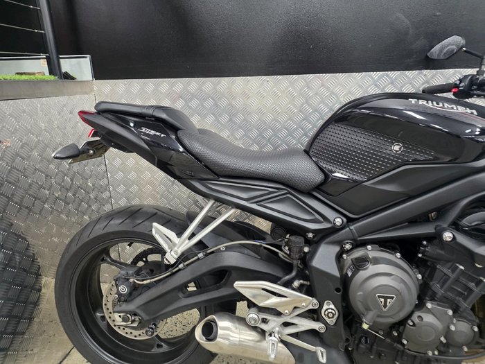 2019 Triumph STREET TRIPLE S 660 LAMS BLACK
