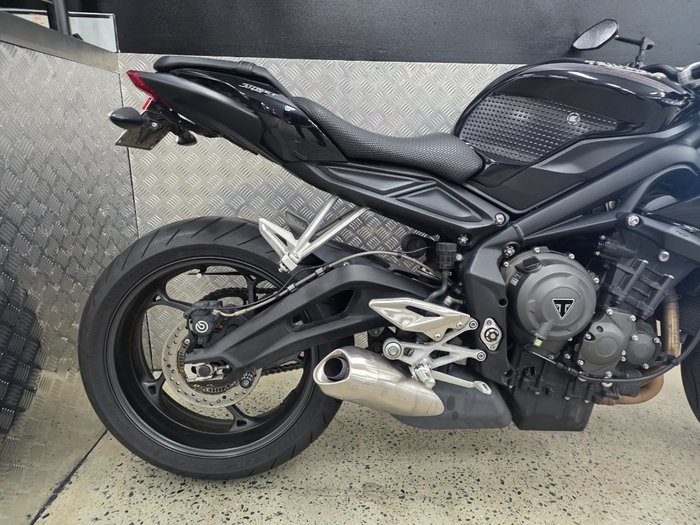 2019 Triumph STREET TRIPLE S 660 LAMS BLACK