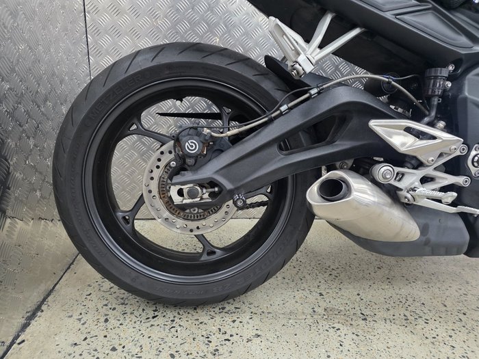 2019 Triumph STREET TRIPLE S 660 LAMS BLACK