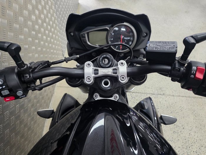 2019 Triumph STREET TRIPLE S 660 LAMS BLACK