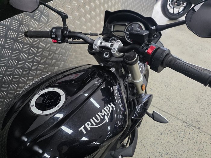2019 Triumph STREET TRIPLE S 660 LAMS BLACK