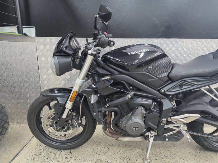 2019 Triumph STREET TRIPLE S 660 LAMS BLACK