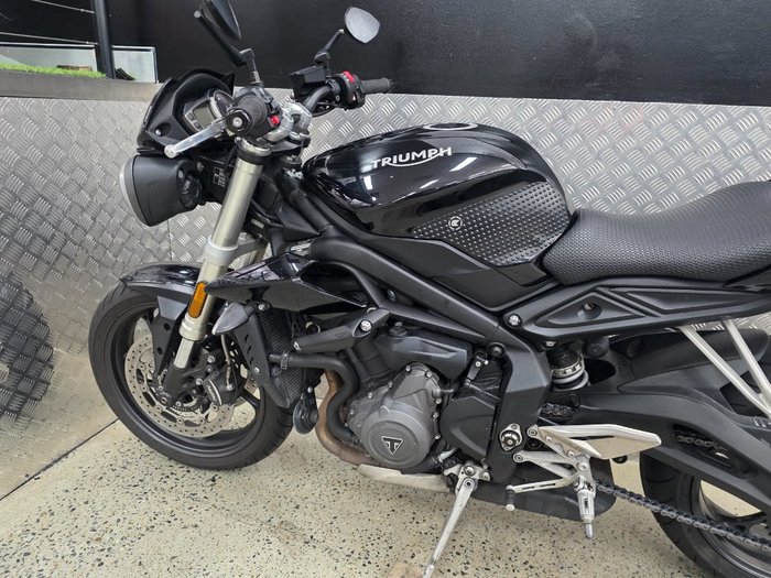 2019 Triumph STREET TRIPLE S 660 LAMS BLACK