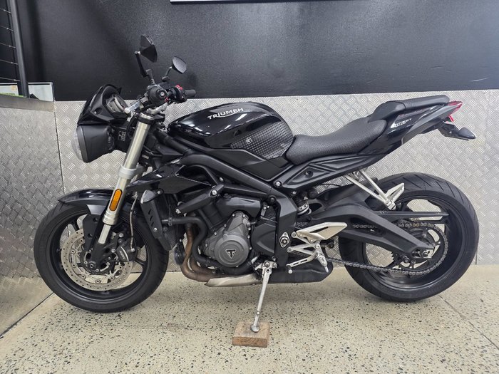 2019 Triumph STREET TRIPLE S 660 LAMS BLACK