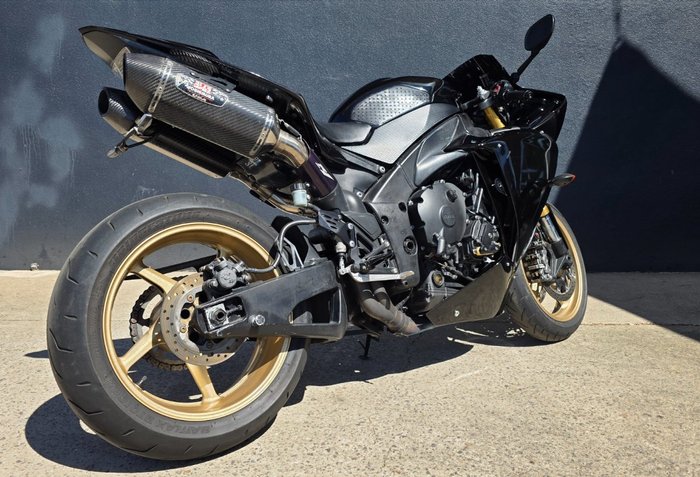2010 Yamaha YZF-R1 BLACK
