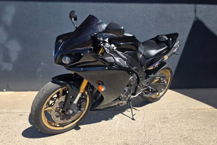 2010 Yamaha YZF-R1 BLACK