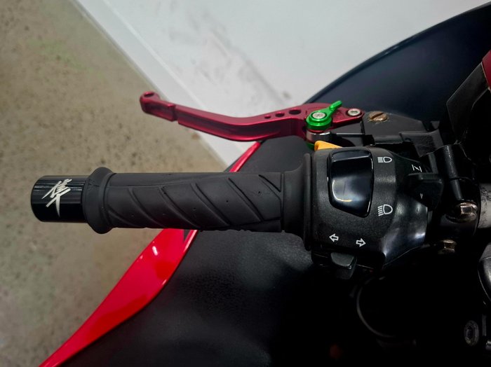 2005 Suzuki GSX1300R (HAYABUSA) Red