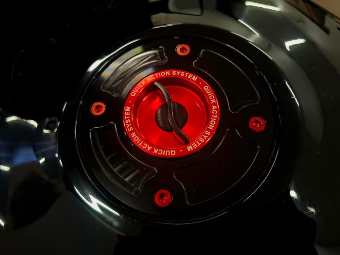 2005 Suzuki GSX1300R (HAYABUSA) Red