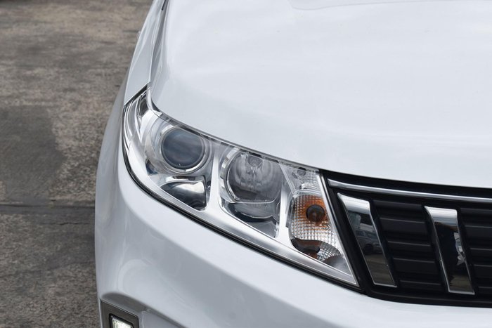 2023 Suzuki Vitara LY Series II Cool White