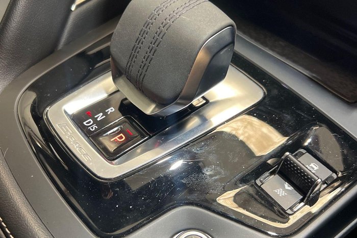 2021 Jaguar E-PACE P250 R-Dynamic SE