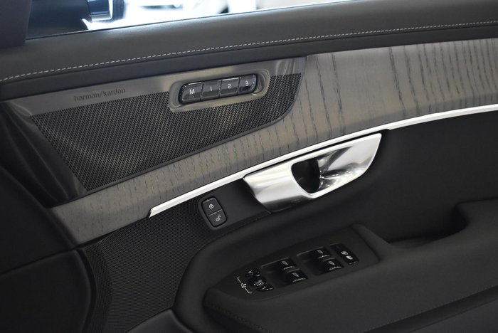 2025 Volvo XC90 Ultra B5 Bright