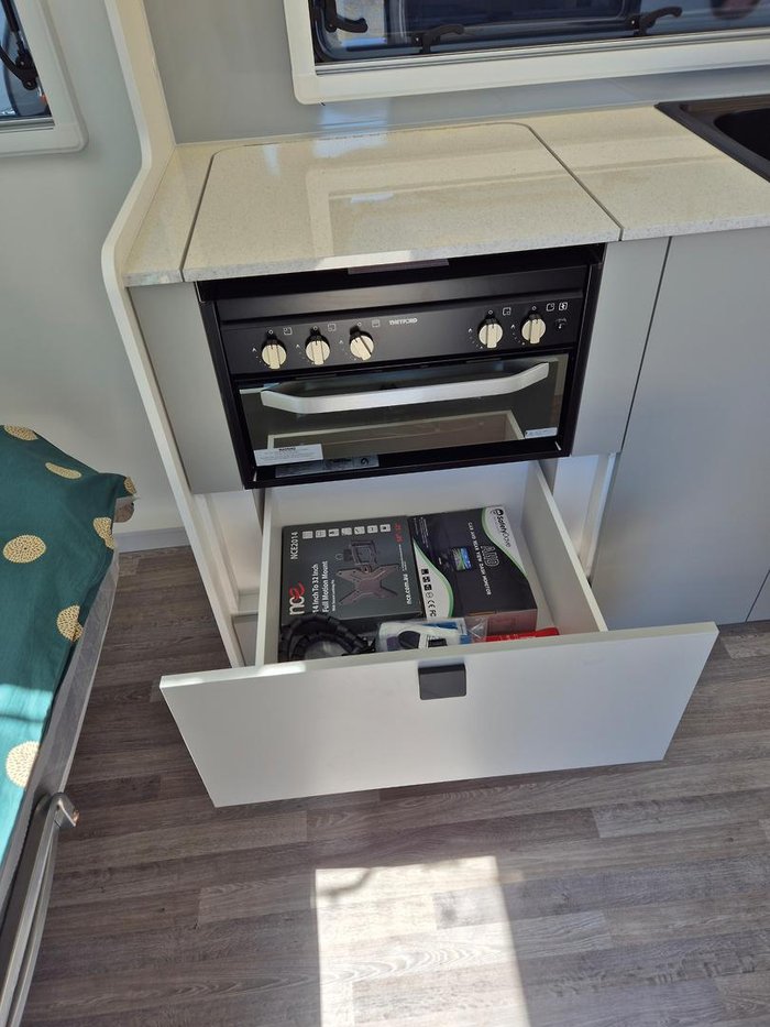 2025 New Age Caravans Road Owl Ro21be Escape My25.5 Family Bunk Van