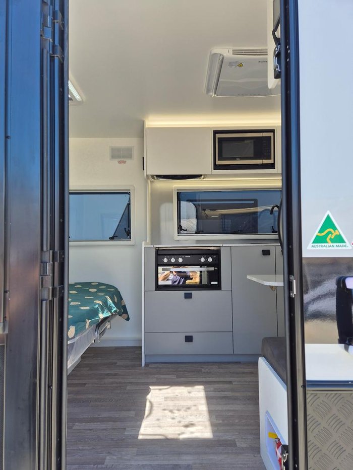 2025 New Age Caravans Road Owl Ro21be Escape My25.5 Family Bunk Van