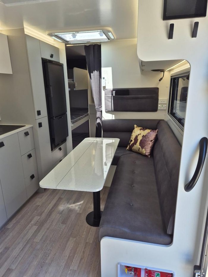 2025 New Age Caravans Road Owl Ro21be Escape My25.5 Family Bunk Van