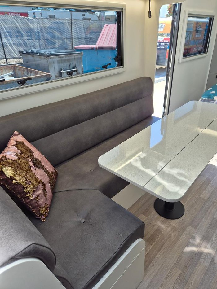 2025 New Age Caravans Road Owl Ro21be Escape My25.5 Family Bunk Van