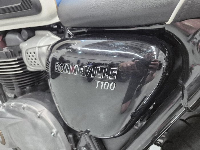 2017 Triumph Bonneville T100 (900cc) Bonneville Blue