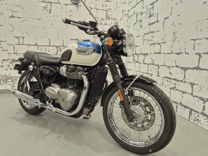 2017 Triumph Bonneville T100 (900cc) Bonneville Blue