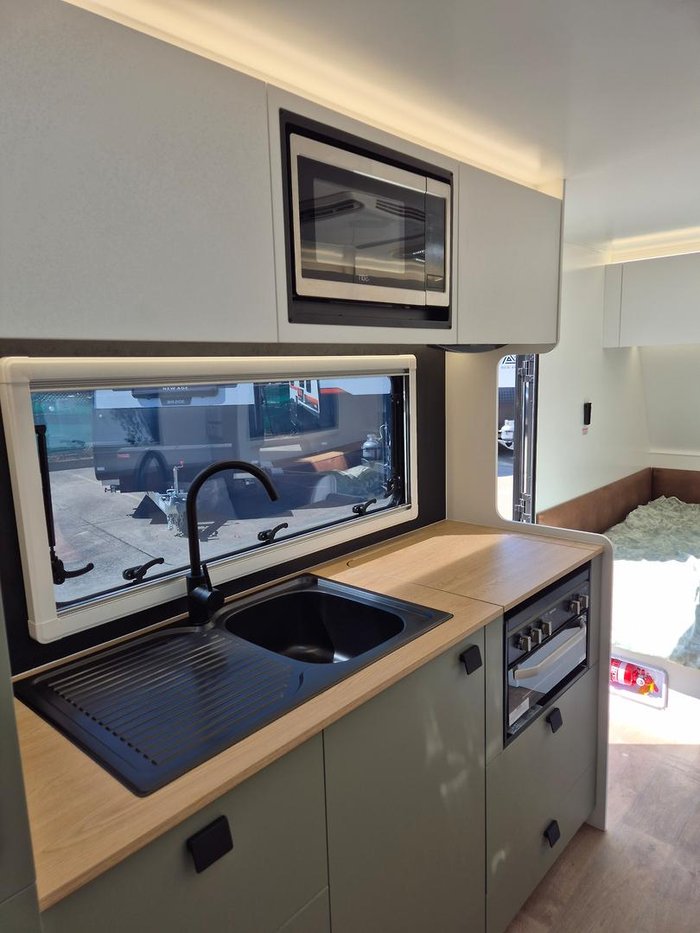 2025 New Age Caravans Road Owl Ro19be Escape My25.5 Family Bunk