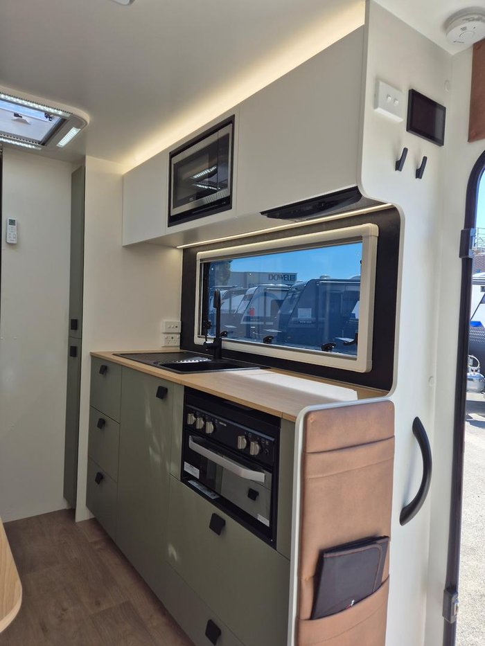 2025 New Age Caravans Road Owl Ro19be Escape My25.5 Family Bunk