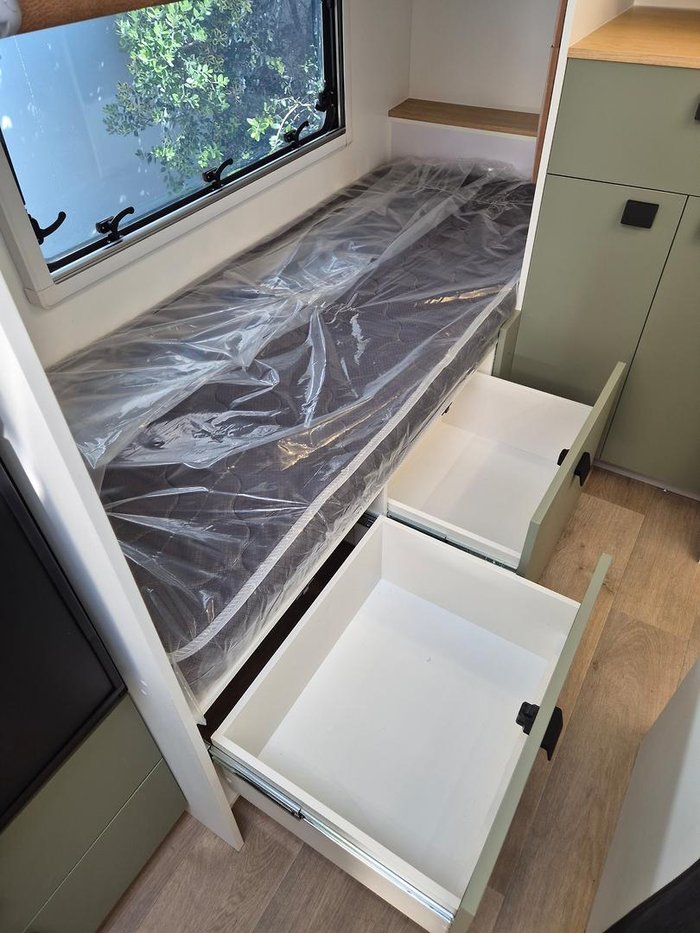 2025 New Age Caravans Road Owl Ro19be Escape My25.5 Family Bunk