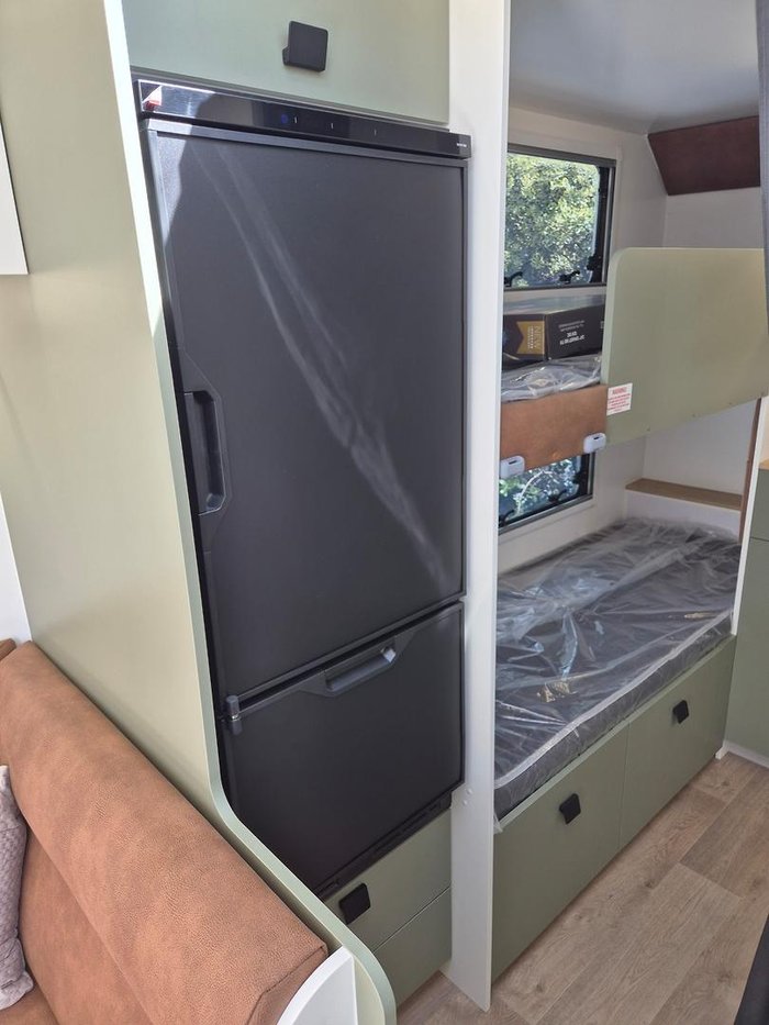 2025 New Age Caravans Road Owl Ro19be Escape My25.5 Family Bunk