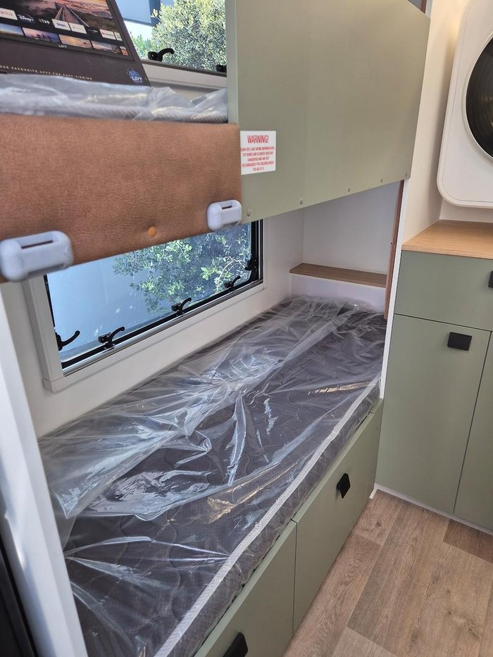 2025 New Age Caravans Road Owl Ro19be Escape My25.5 Family Bunk