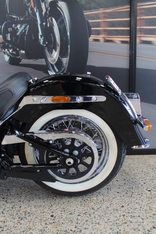 2020 Harley-davidson FLDE DELUXE (107) BLACK
