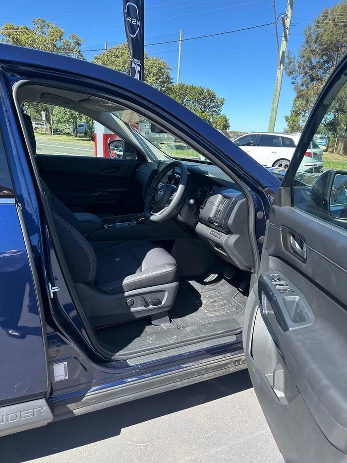 2024 Nissan Pathfinder ST-L