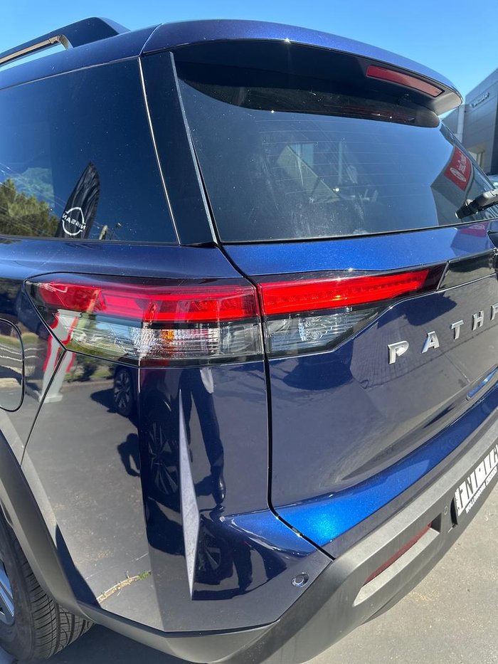 2024 Nissan Pathfinder ST-L