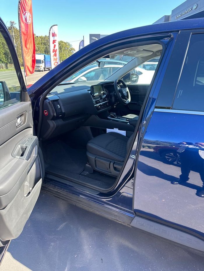 2024 Nissan Pathfinder ST-L