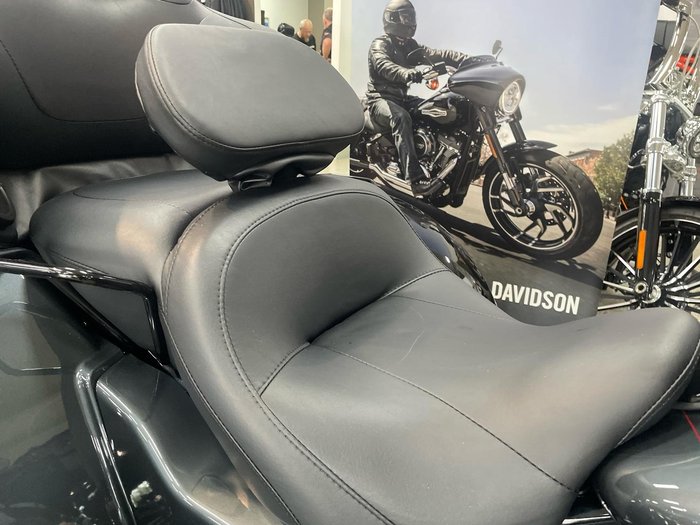 2025 Harley-Davidson Tri Glide Ultra 114 (FLHTCUTG) Trike Black