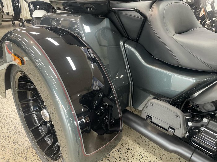 2025 Harley-Davidson Tri Glide Ultra 114 (FLHTCUTG) Trike Black