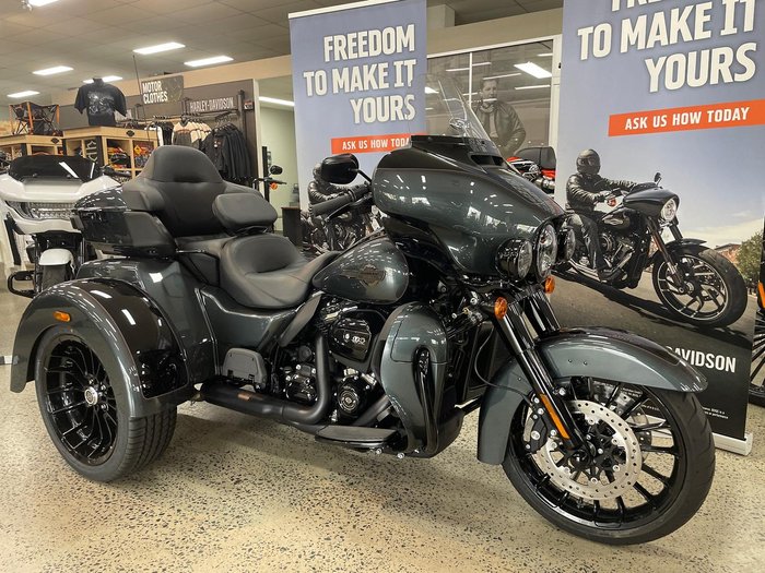 2025 Harley-Davidson Tri Glide Ultra 114 (FLHTCUTG) Trike Black