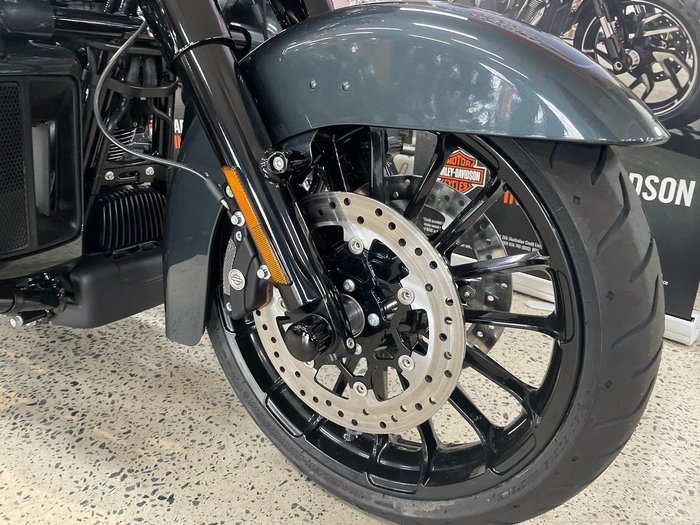 2025 Harley-Davidson Tri Glide Ultra 114 (FLHTCUTG) Trike Black